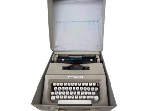 Vintage Typewriter Olivetti Lettera 25 With Latin Characters